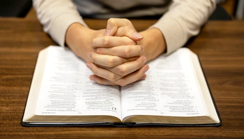 Tennessee Bill Seeks to Require Bible Lessons and Designated Prayer Time in Public Schools
