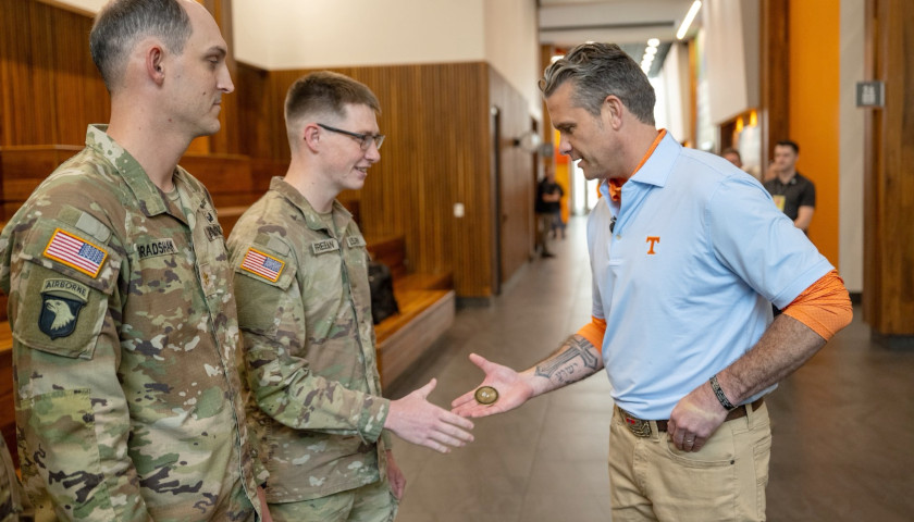 Hegseth Swears In New Recruits During UT Visit Before Volunteers’ 26-10 Win Over Alabama